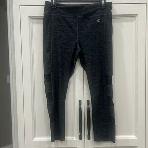 Vogo Athletica dark gray/black women’s leggings Sz L